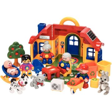 Maison TOLO avec une famille et du mobilier